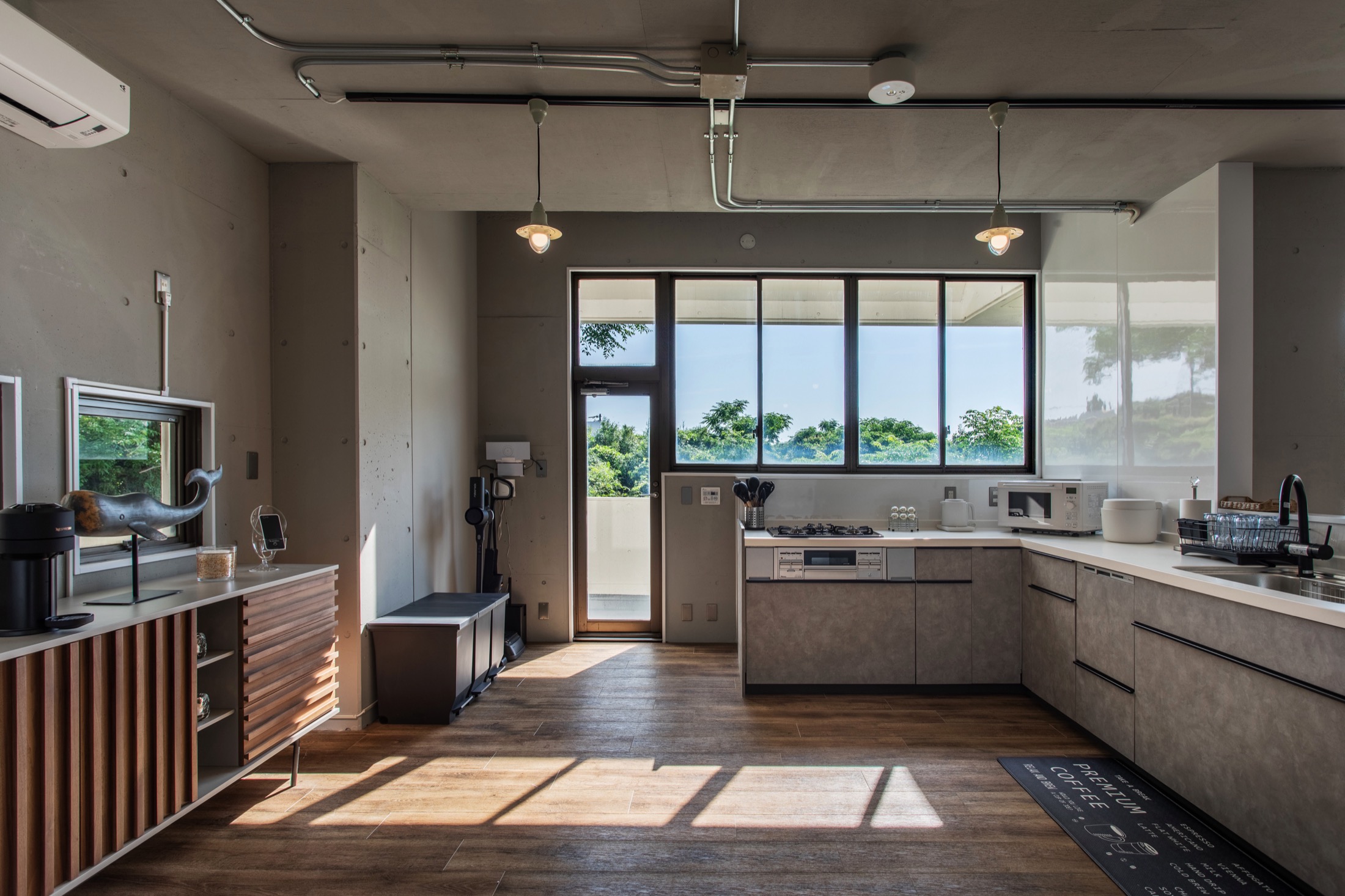 Villa Blanc 正面展开的开放式厨房