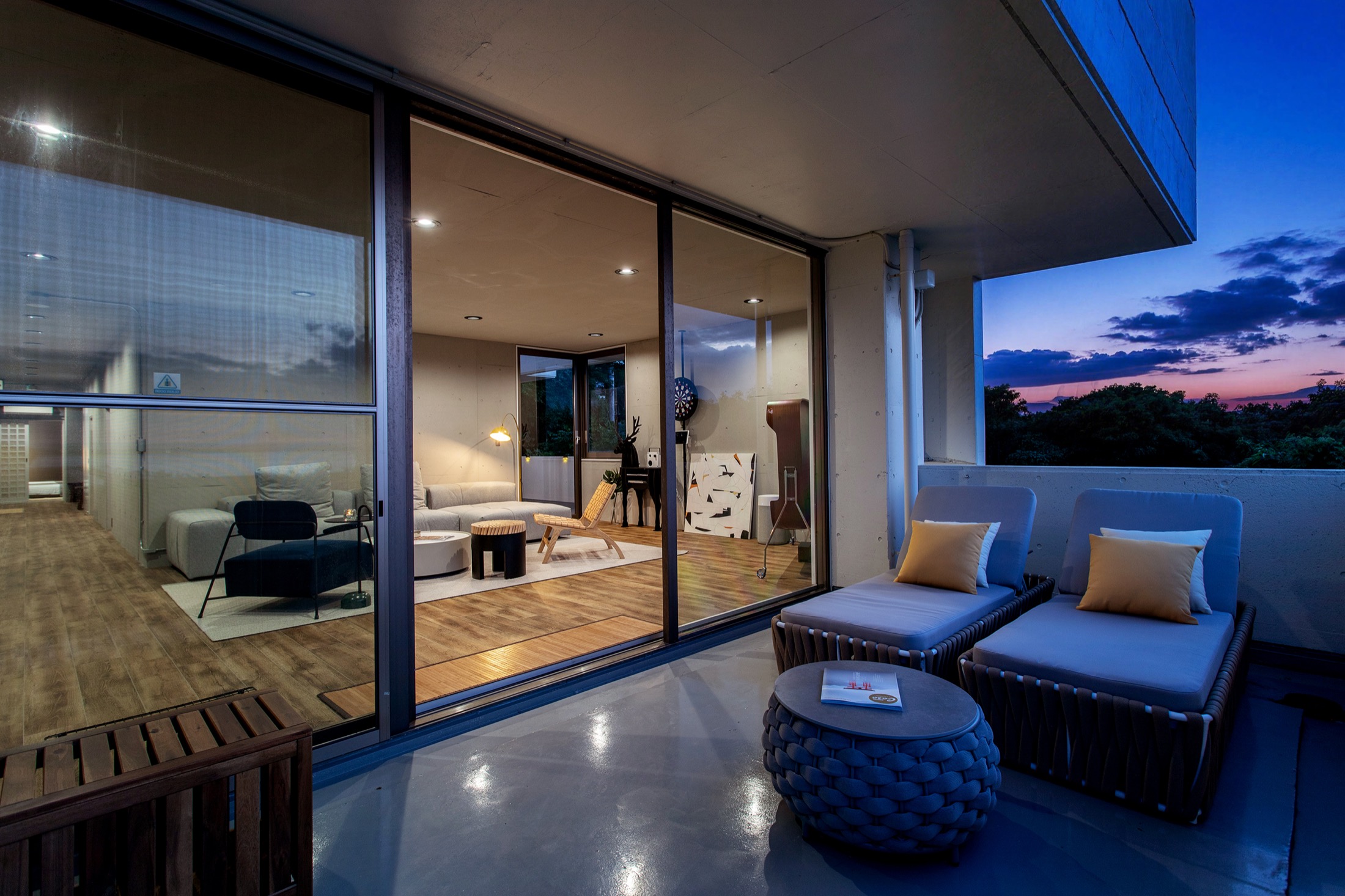 Villa Blanc 客厅与海景露台